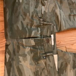 LOFT Pants - ⚡️NWT⚡️LOFT Green Camo Pants LOFT Pants - ⚡️NWT⚡️LOFT Green Camo Pants